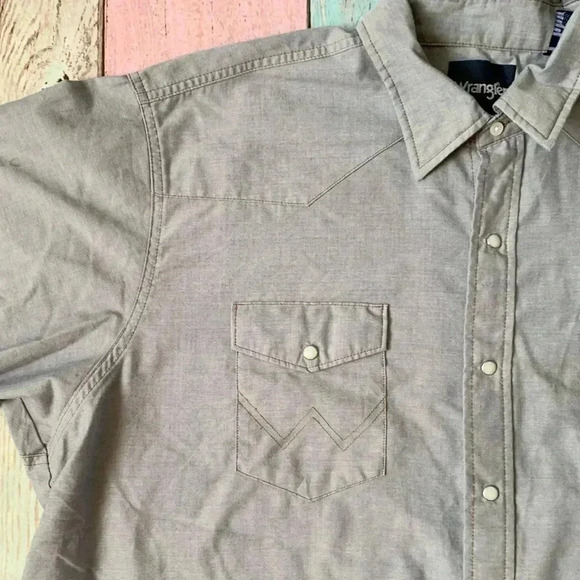 Wrangler short sleeve snap button down work shirt - Picture 4 of 11